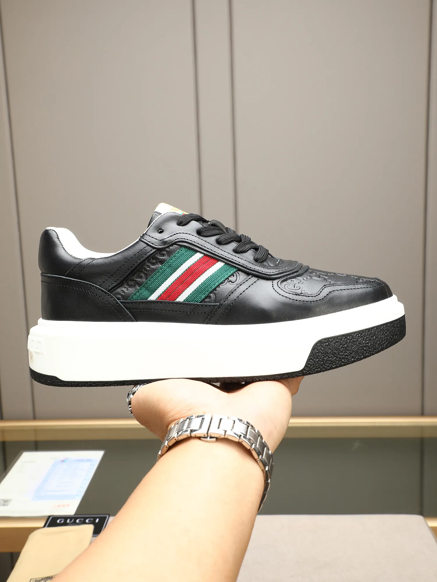 Men's shoes 💰480 New men's shoes GUCCI Fashion trend Made of first-layer calfskin ➕ washed sheep lining! The foot feels super comfortable and the workmanship is impeccable. Foam ultra-light outsole, size: 38-44 (45 customized) 3 colors to choose from!